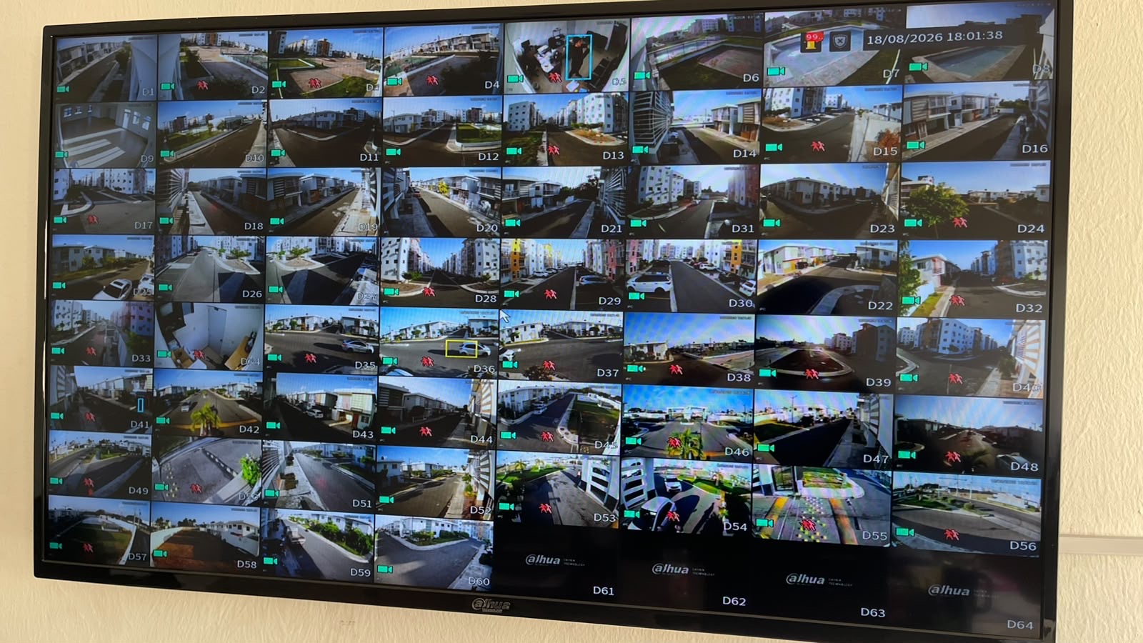 Centro de monitoreo con 64 cámaras Dahua en residencial